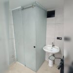 شیشه سکوریت قرن | یراق آلات و نصب شیشه سکوریت در شیراز