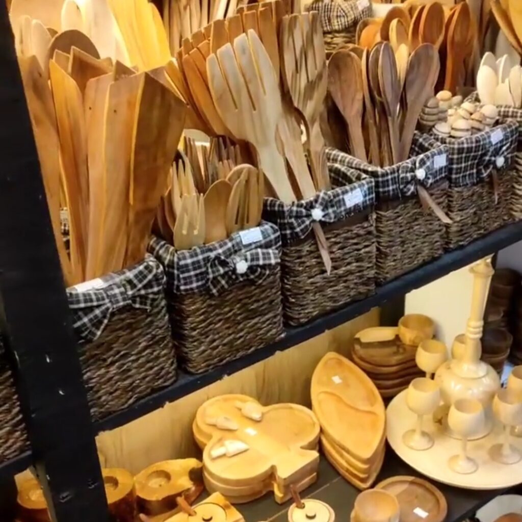 فروشگاه صنایع دستی ترنج | تولید محصولات چوبی و حصیری در رشت