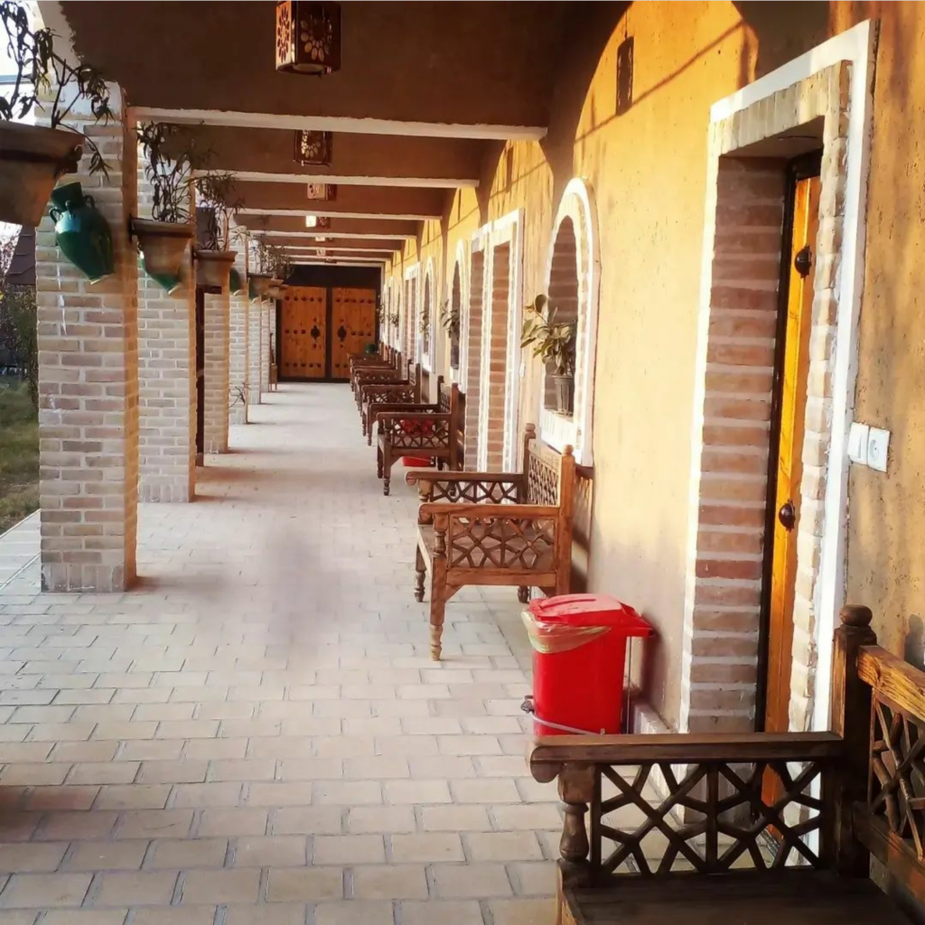 اقامتگاه سرای کویر سیازگه در ابوزیدآباد