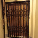 ساخت درب آکاردئونی اصفهان ⚜️ نصب حفاظ و نرده دیواری در اصفهان