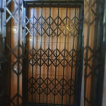 ساخت درب آکاردئونی اصفهان ⚜️ نصب حفاظ و نرده دیواری در اصفهان