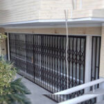 ساخت درب آکاردئونی اصفهان ⚜️ نصب حفاظ و نرده دیواری در اصفهان